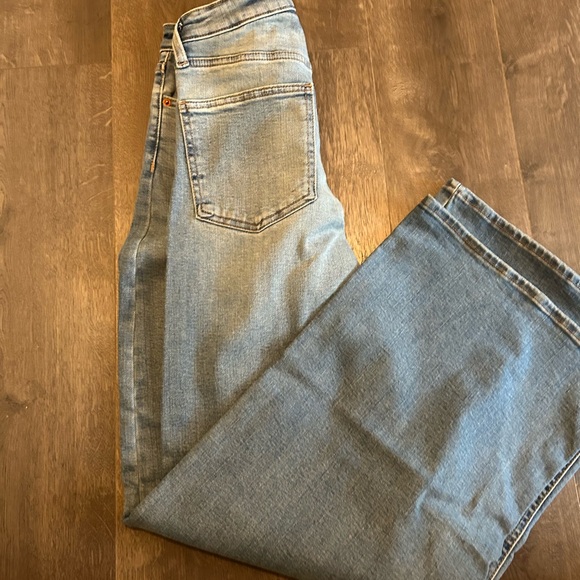 Universal Thread Light Blue Jeans - Picture 2 of 3